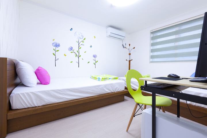 Room 7 of 70