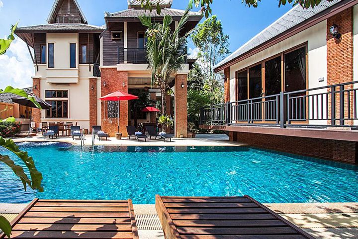 Pool Hotel