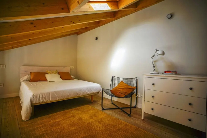 Room 4 of 15