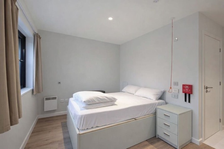 Room 13 of 33