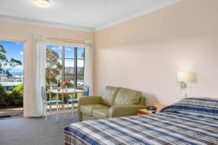 Room 323 of 384