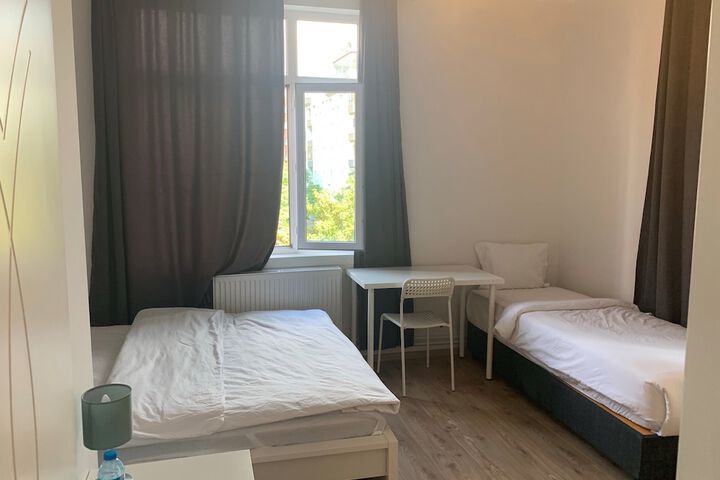 Room 7 of 18