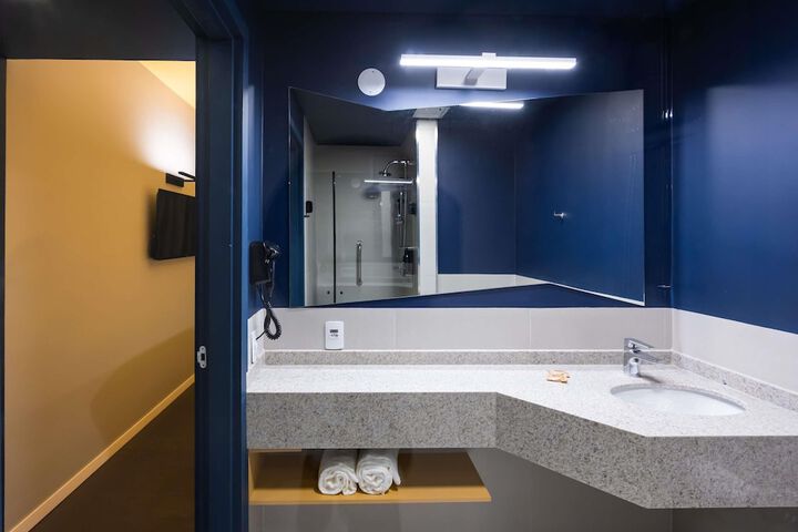 Room 18 of 38