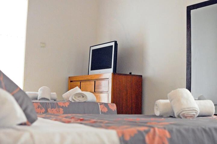 Room 6 of 13