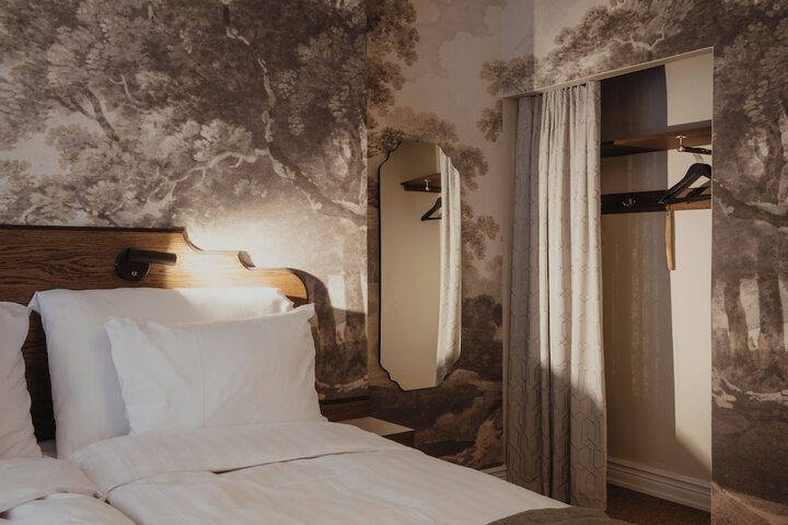 Room 17 of 72