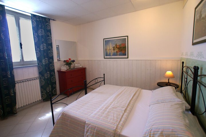 Room 5 of 74