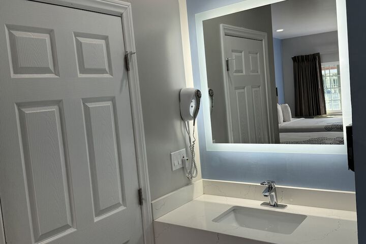2 Queen Beds (1 of 8)