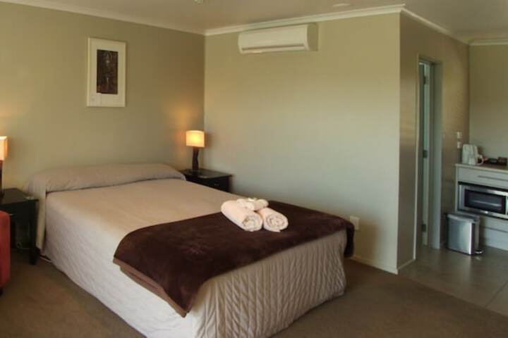 Room 3 of 44