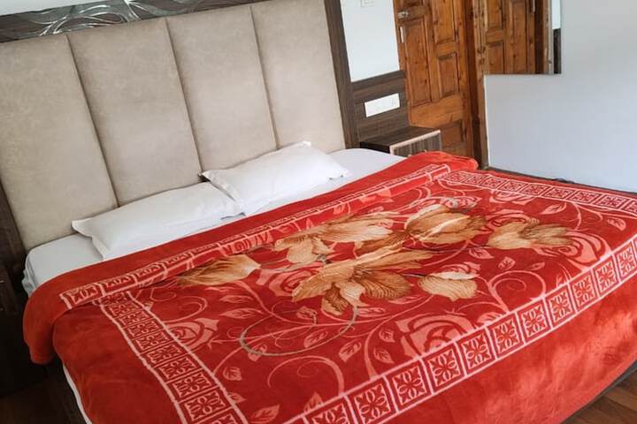 Room 8 of 22