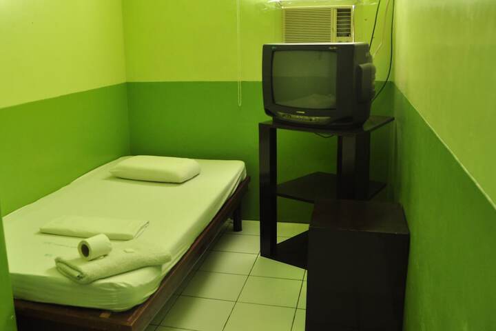 Room 10 of 31