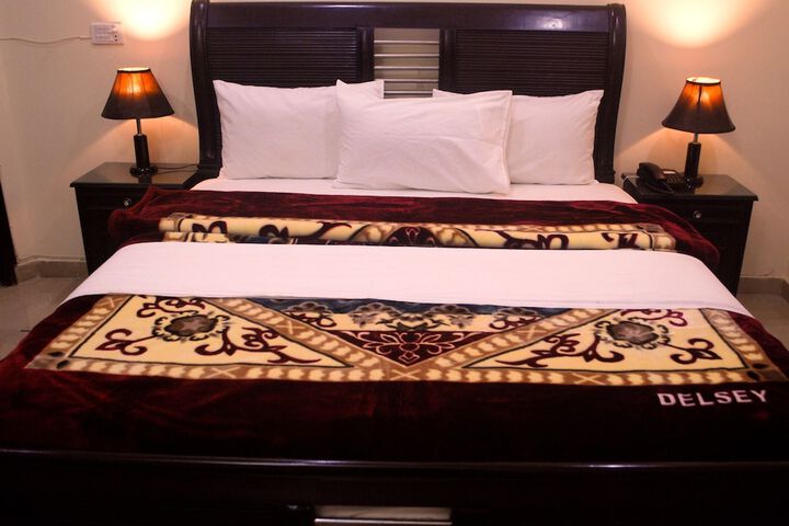 Room 5 of 11