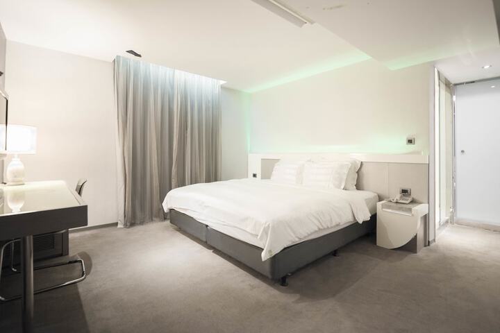 Room 17 of 64