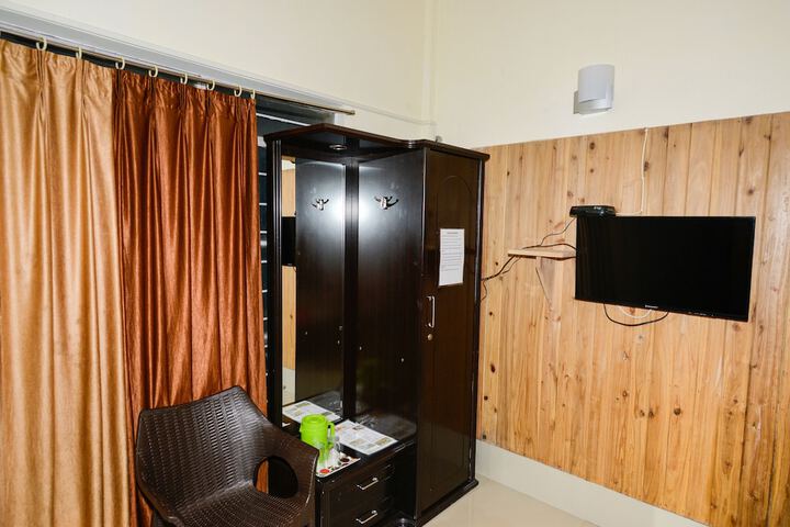 Room 11 of 33