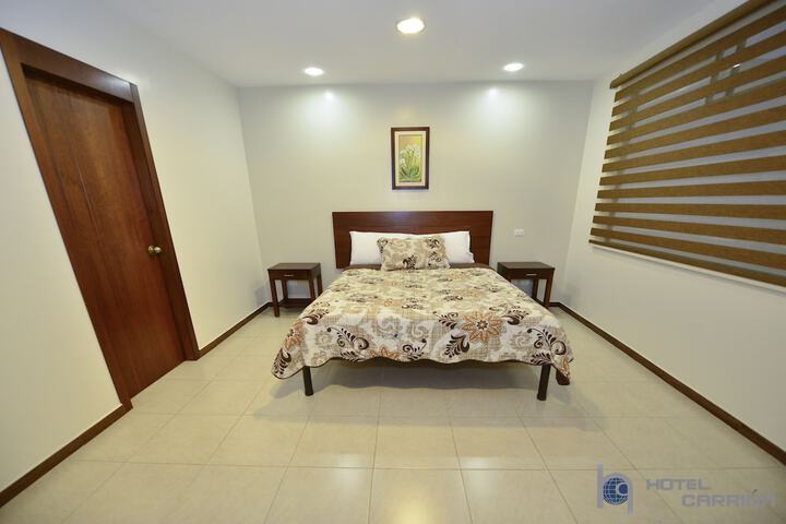 Room 6 of 33