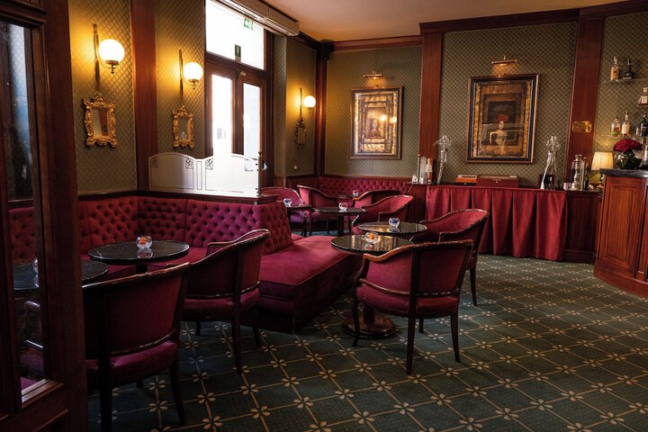 Lounge 49 of 65