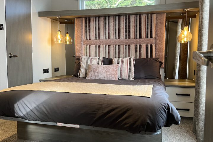 Room 2 of 10