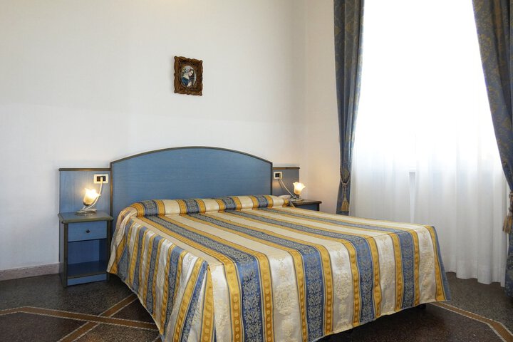 Room 10 of 46
