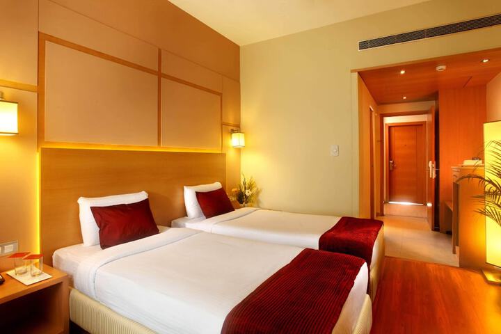 Room 4 of 34