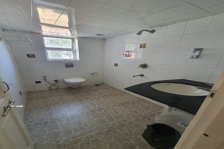 Room 12 of 43