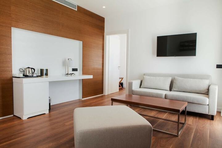 Room 10 of 37