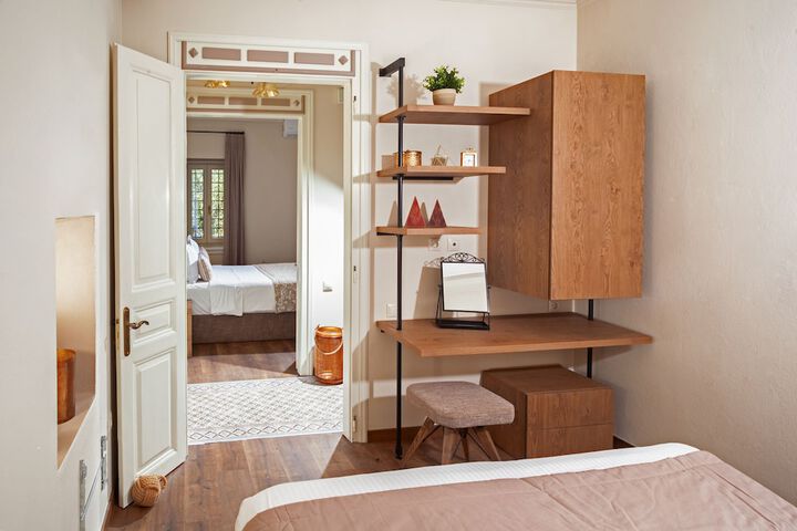 Room 45 of 183
