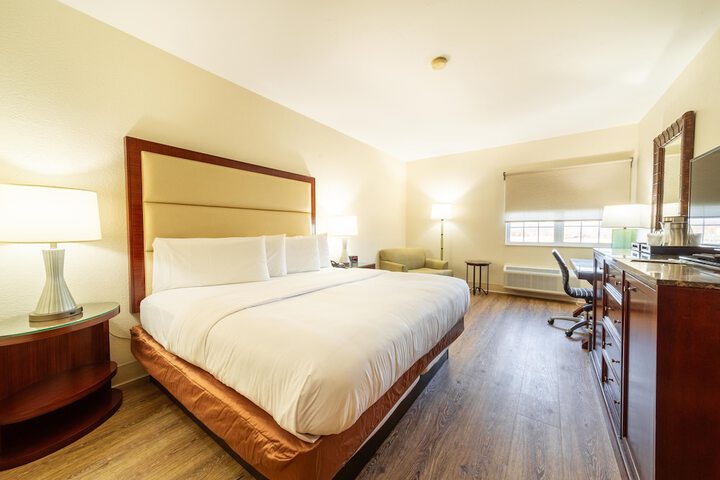 1 King Bed Accessible