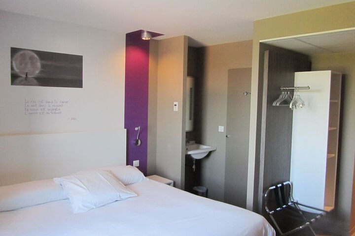 Room 28 of 60