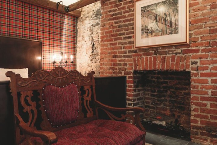 Room 46 of 81