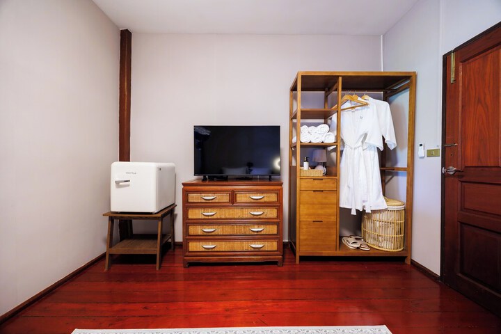 Room 19 of 38