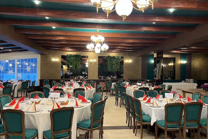 Dining 48 of 65