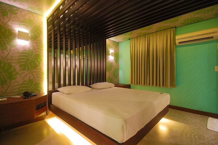 Room 3 of 37