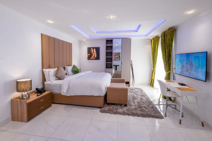 Room 6 of 68