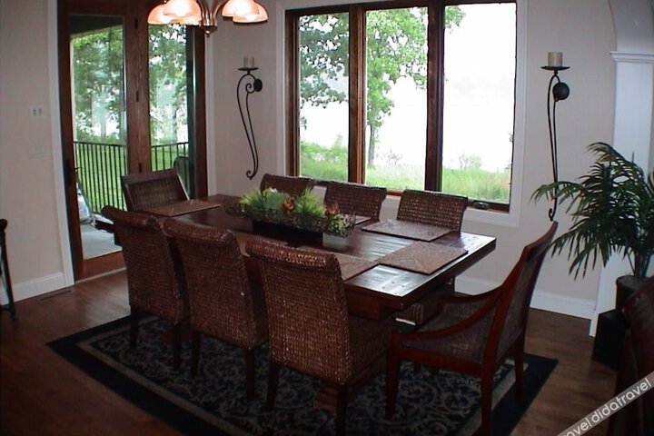 Exterior of Table Rock Missouri 4 Br home by RedAwning
