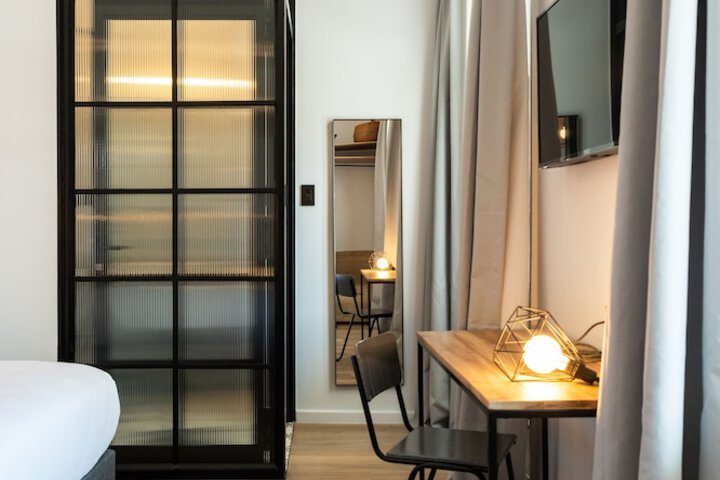 Room 10 of 40