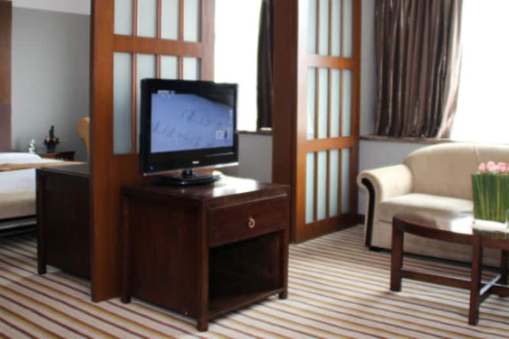 Room 10 of 17