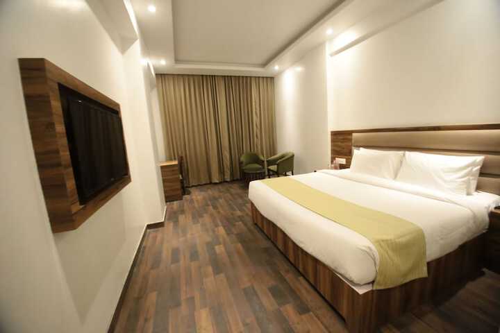 Room 6 of 14