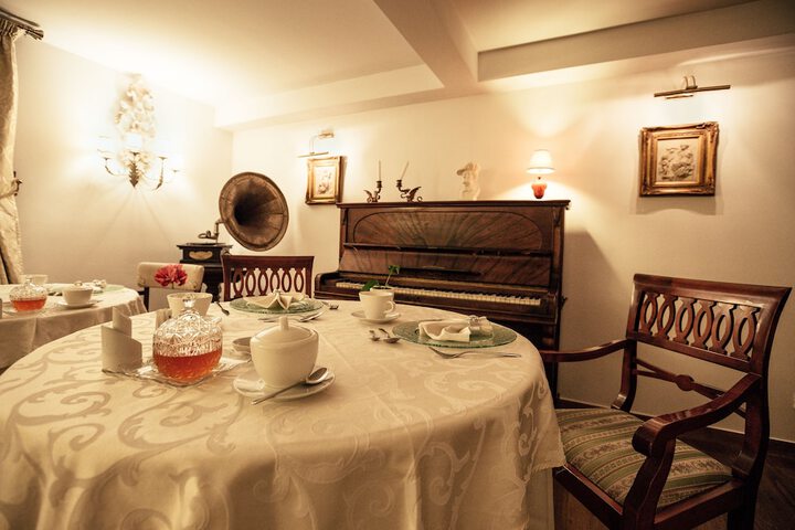 Breakfast/Coffee Service 104 of 142