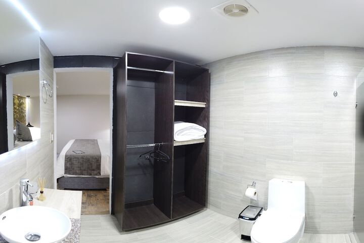 Room 53 of 57