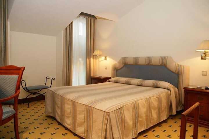 Room 6 of 31