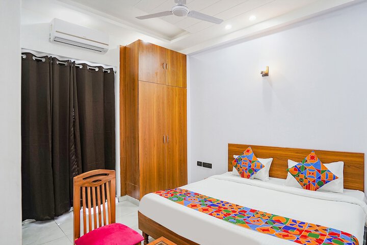 Room 11 of 28