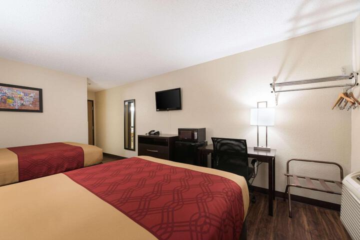 2 Double Beds (3 of 5)