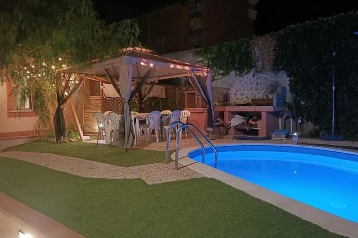 Pool 43 of 70