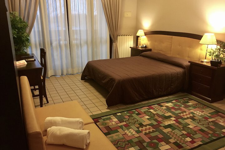 Room 10 of 65