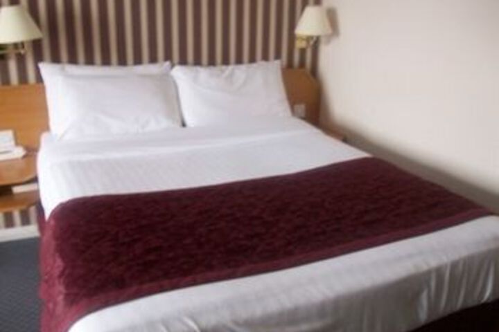 Room 9 of 12