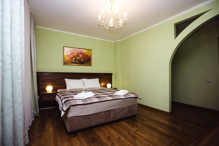 Room 7 of 8