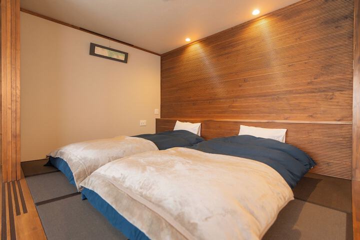 Room 10 of 36