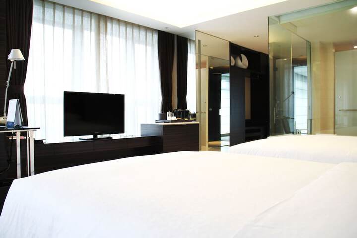 Room 13 of 106