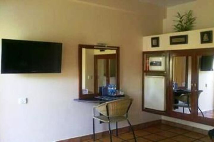 Room 6 of 26