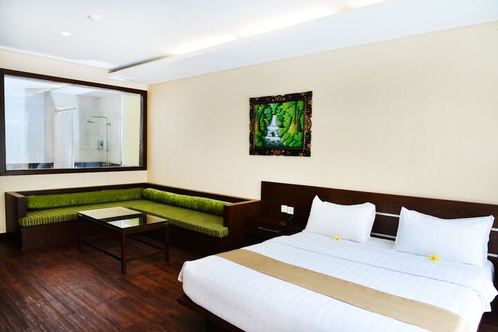 Room 8 of 43