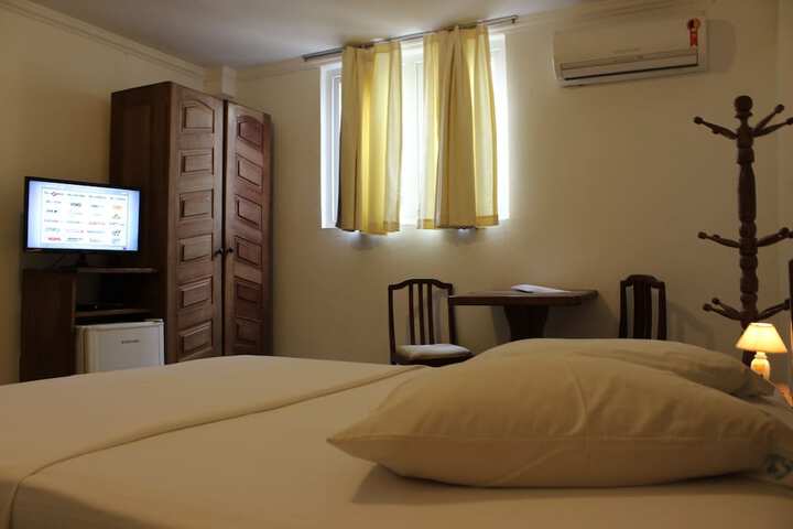 Room 4 of 40